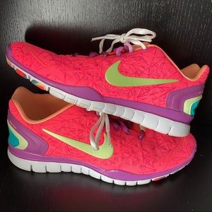 Nike NWOT Women's Free 5.0 Fit 2 Size 9